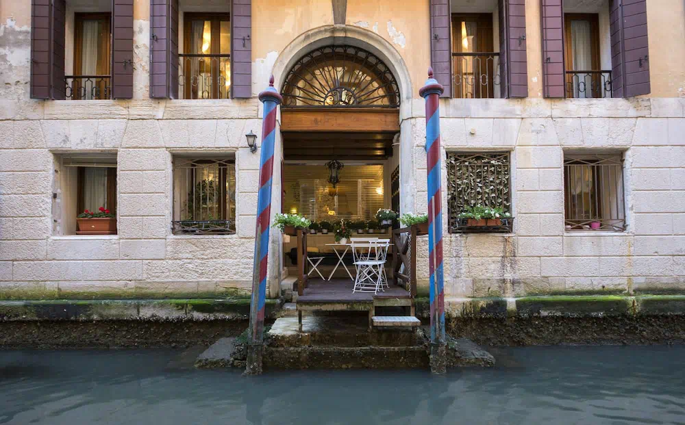 Hotel Becher in Venice - Guest room and accommodations