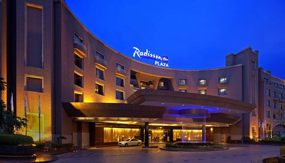 Radisson Blu Plaza Delhi Airport - Exterior facade and main entrance