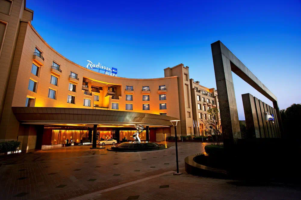 Radisson Blu Plaza Delhi Airport - Guest room and accommodations