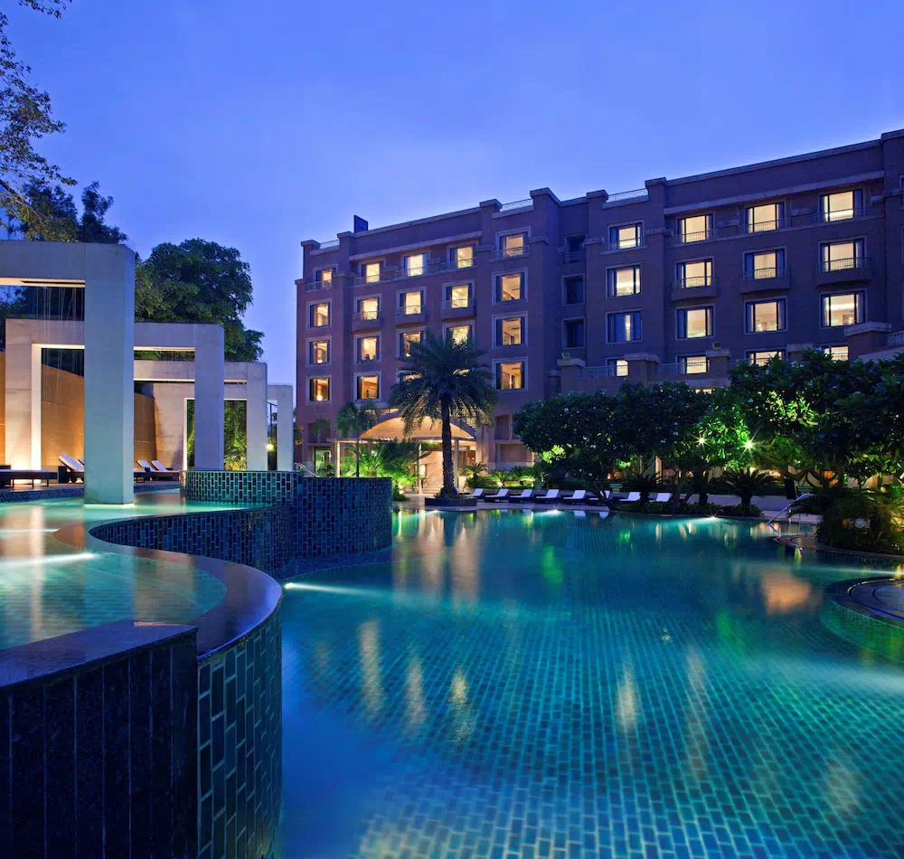 Radisson Blu Plaza Delhi Airport - Property suite and interior view