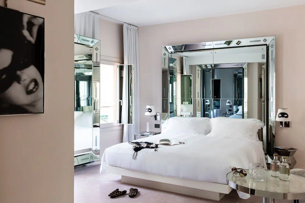 Palazzina Grassi in Venice - Property photo 13