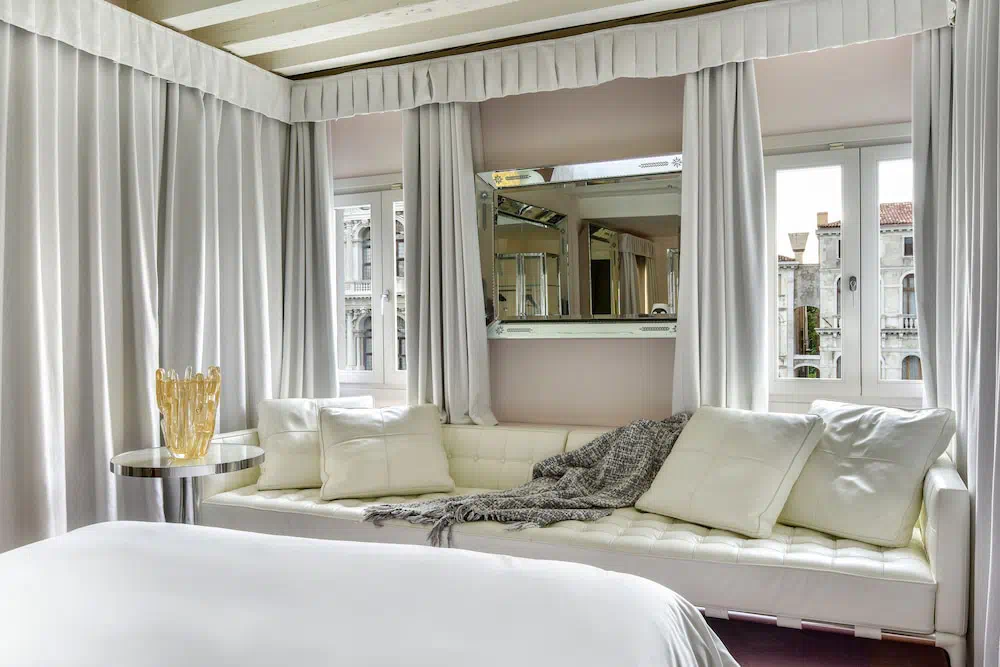 Palazzina Grassi in Venice - Property photo 8