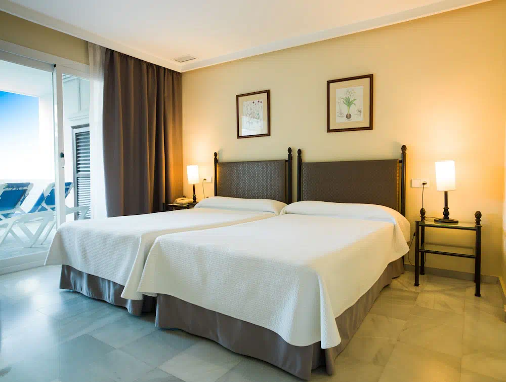 Aparthotel Monarque Sultan in Marbella - Property suite and interior view Aparthotel Monarque Sultan in Marbella - Property suite and interior view