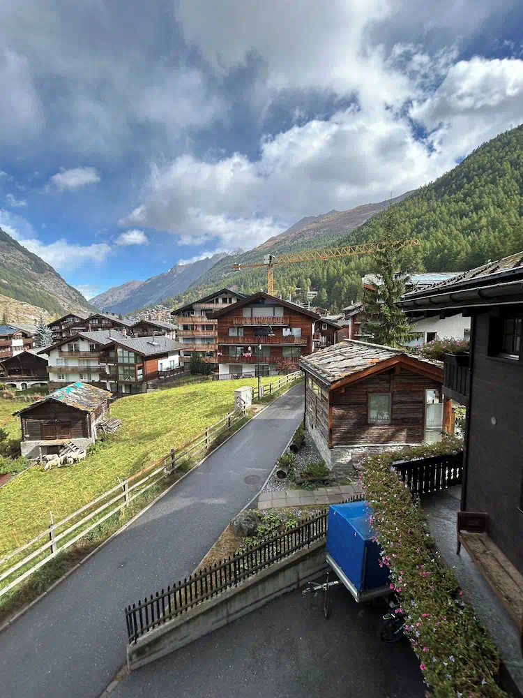 Adonis in Zermatt - Dining area and restaurant