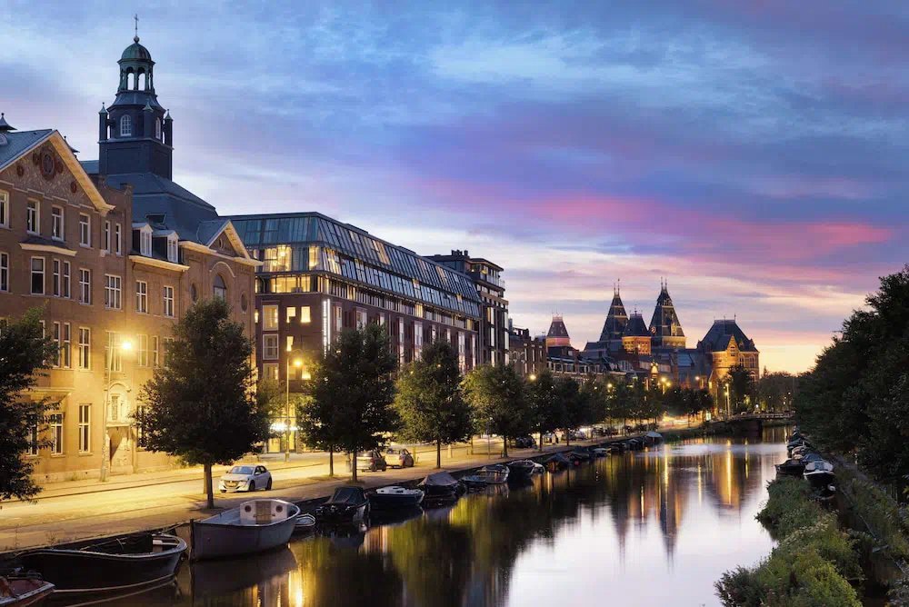 Avani Museum Quarter Amsterdam Hotel in Amsterdam - Property suite and interior view