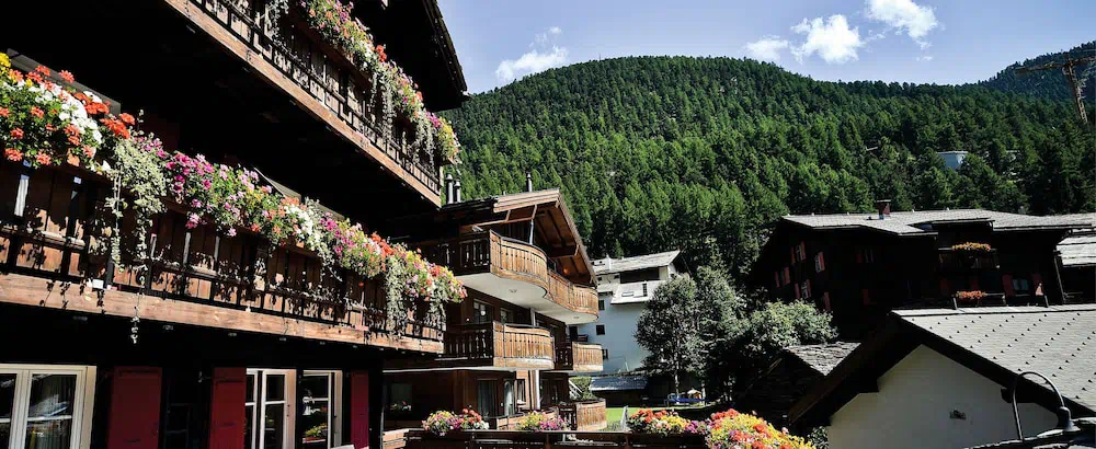Tradition Julen Hotel in Zermatt - Dining area and restaurant