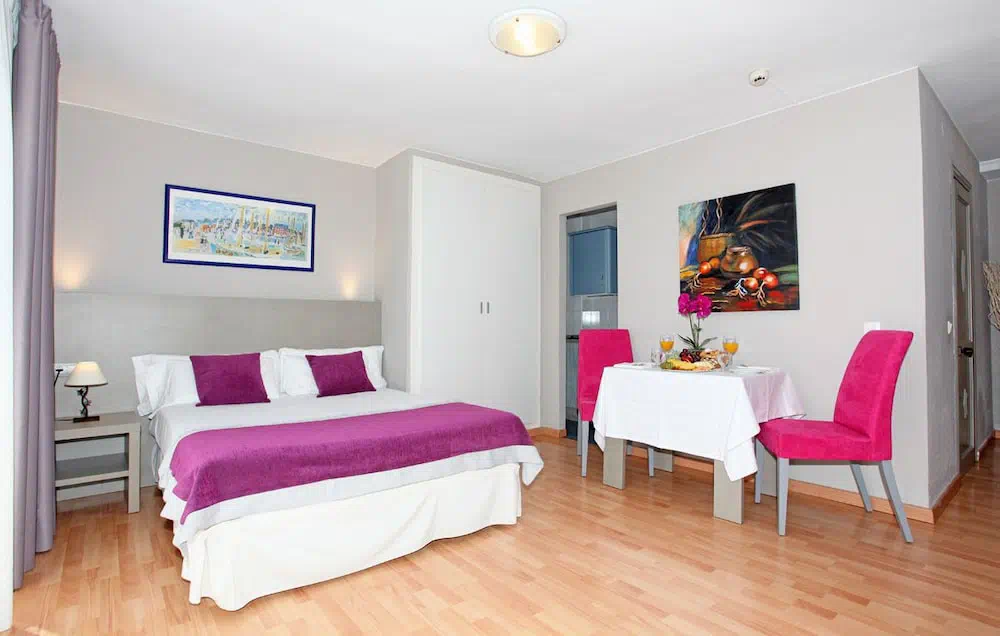 Hotel El Faro Marbella in Marbella - Property suite and interior view