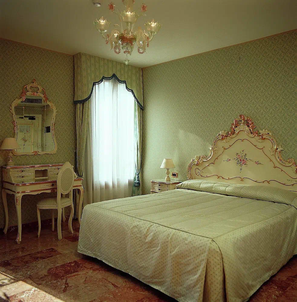 Hotel Tre Archi in Venice - Guest room and accommodations