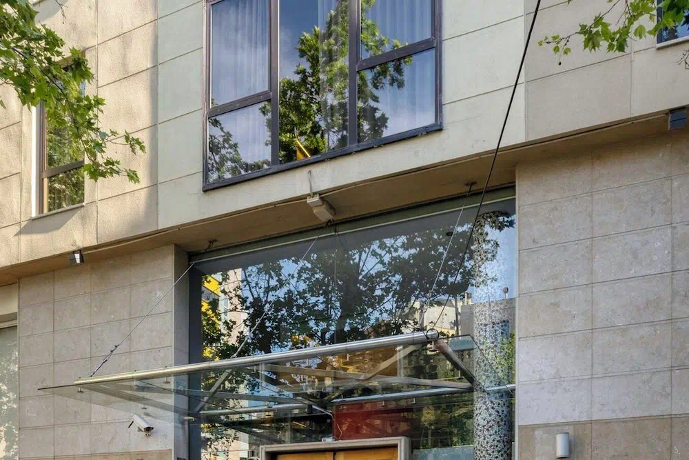 Hotel America Barcelona in Barcelona - Property suite and interior view