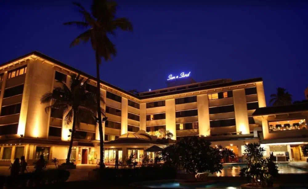 Sun N Sand Hotel Mumbai - Exterior facade and main entrance
