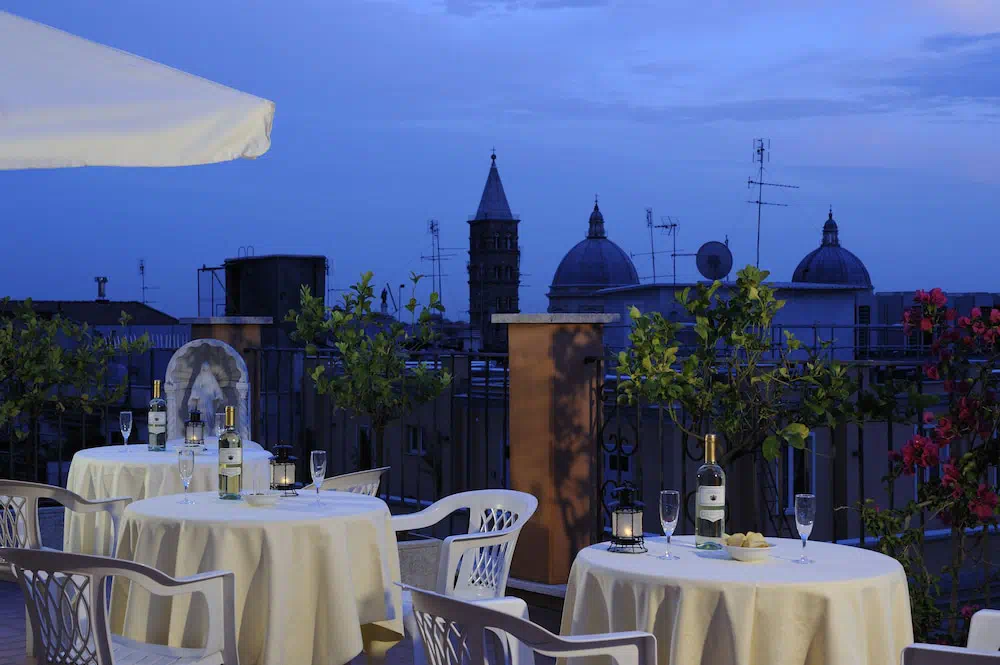 Hotel Torino in Rome - Property suite and interior view