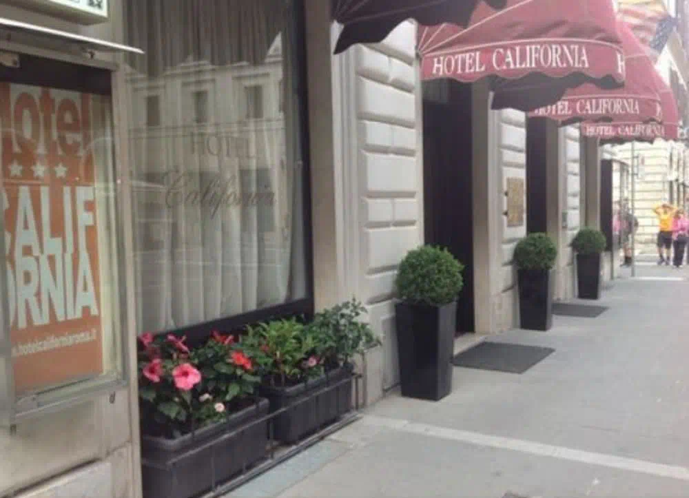 Hotel California in Rome - Property suite and interior view