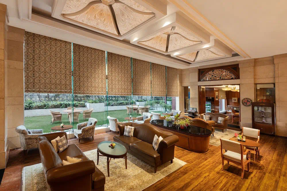 Sheraton New Delhi Hotel - Dining area and restaurant