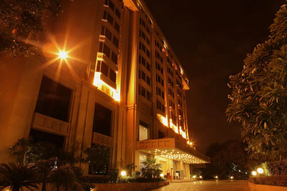 The Metropolitan Hotel And Spa New Delhi - Exterior facade and main entrance