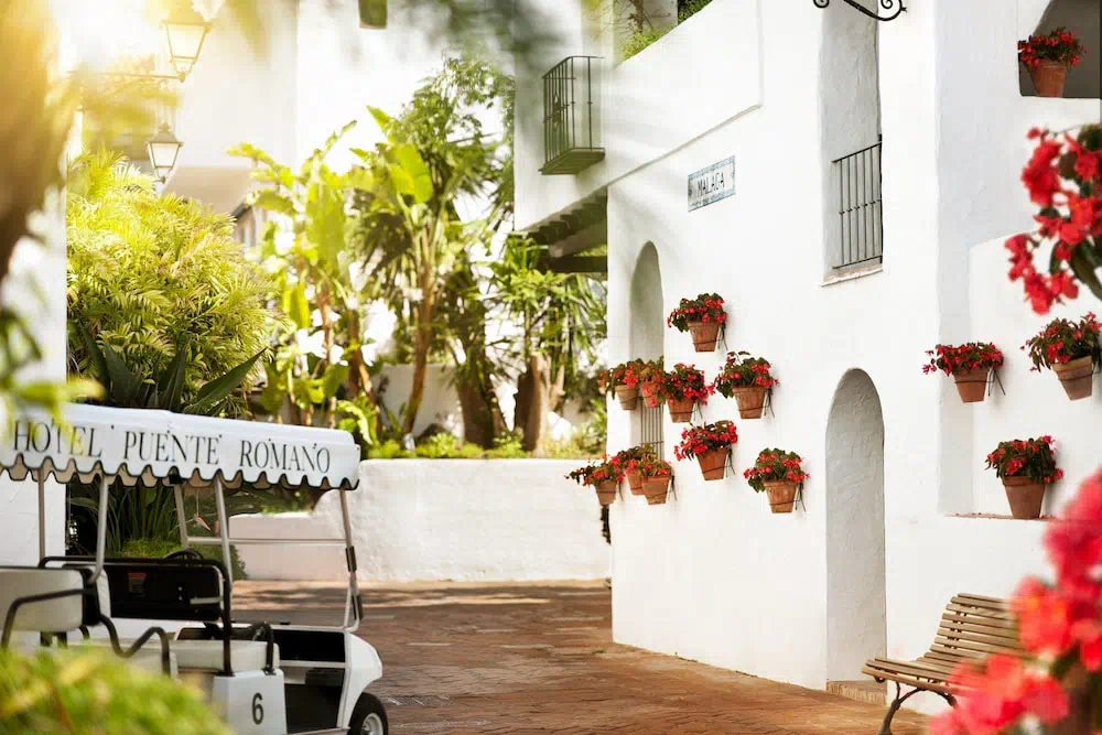 Puente Romano Marbella in Marbella - Property suite and interior view