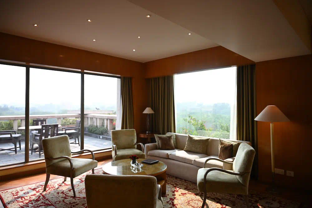 The Grand New Delhi - Dining area and restaurant