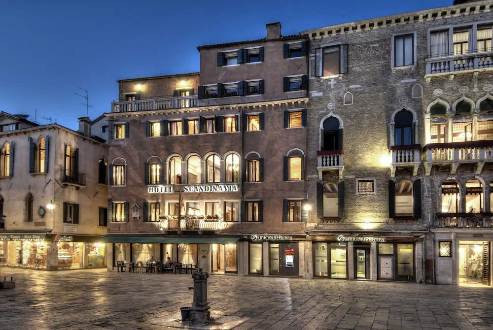 Hotel Scandinavia Relais in Venice - Guest room and accommodations