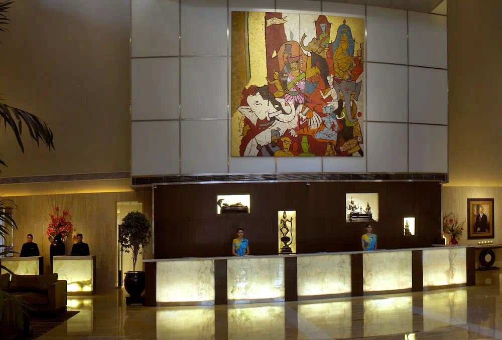 The Lalit New Delhi - Dining area and restaurant