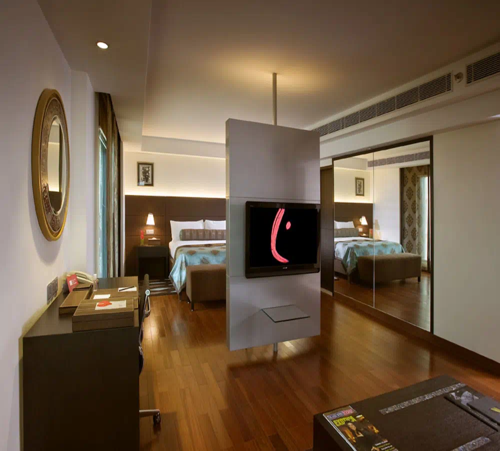 The Lalit New Delhi - Property suite and interior view