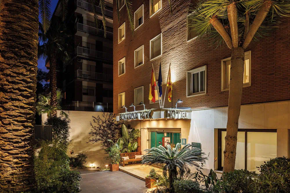Hotel Bonanova Park in Barcelona - Property suite and interior view