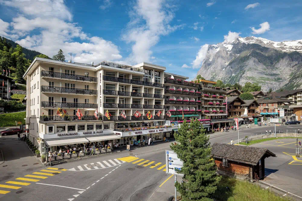 Hotel Kreuz Post in Grindelwald - Dining area and restaurant