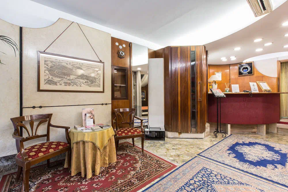 Hotel Ambassador Tre Rose in Venice - Guest room and accommodations