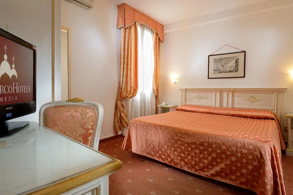 Hotel Ambassador Tre Rose in Venice - Dining area and restaurant
