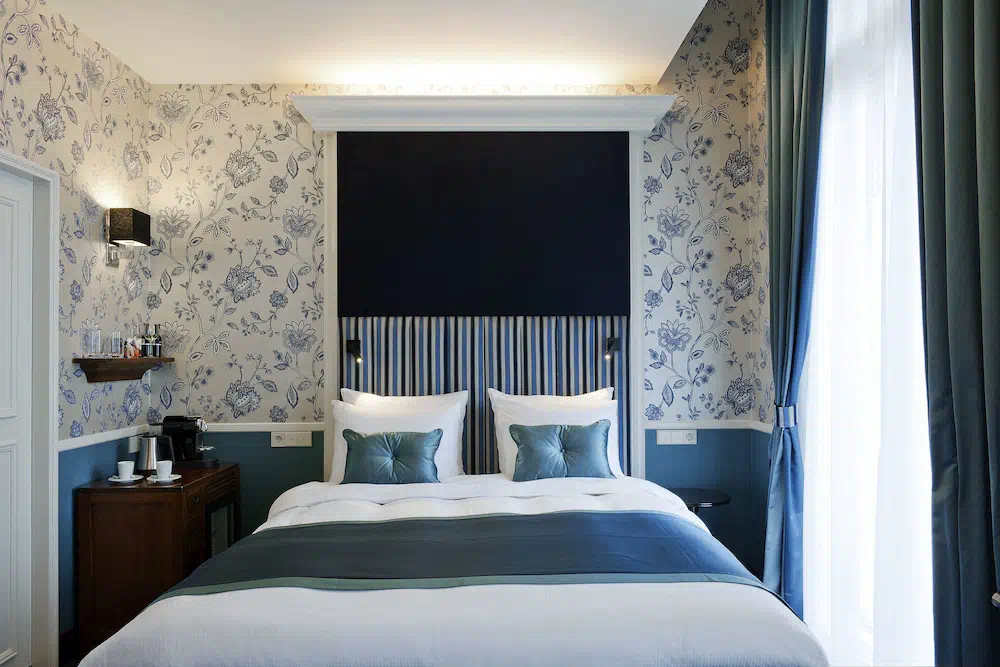Carlton Ambassador Hotel in The Hague - Property suite and interior view