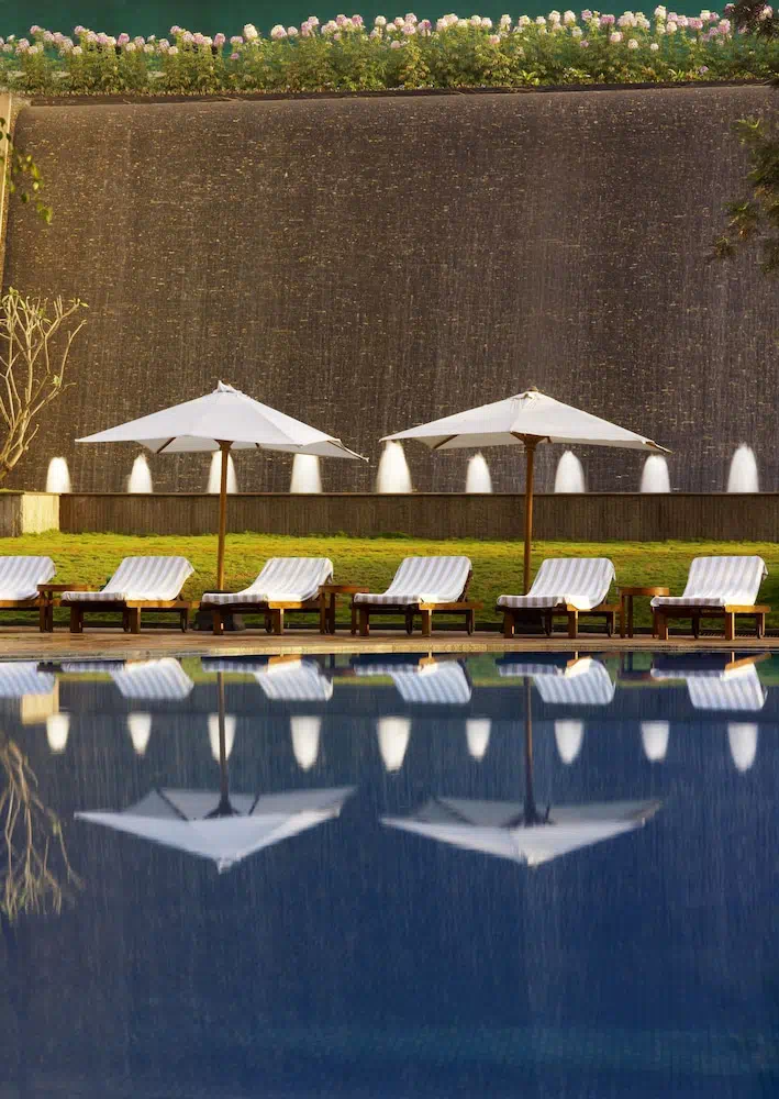 The Leela Mumbai - Dining area and restaurant