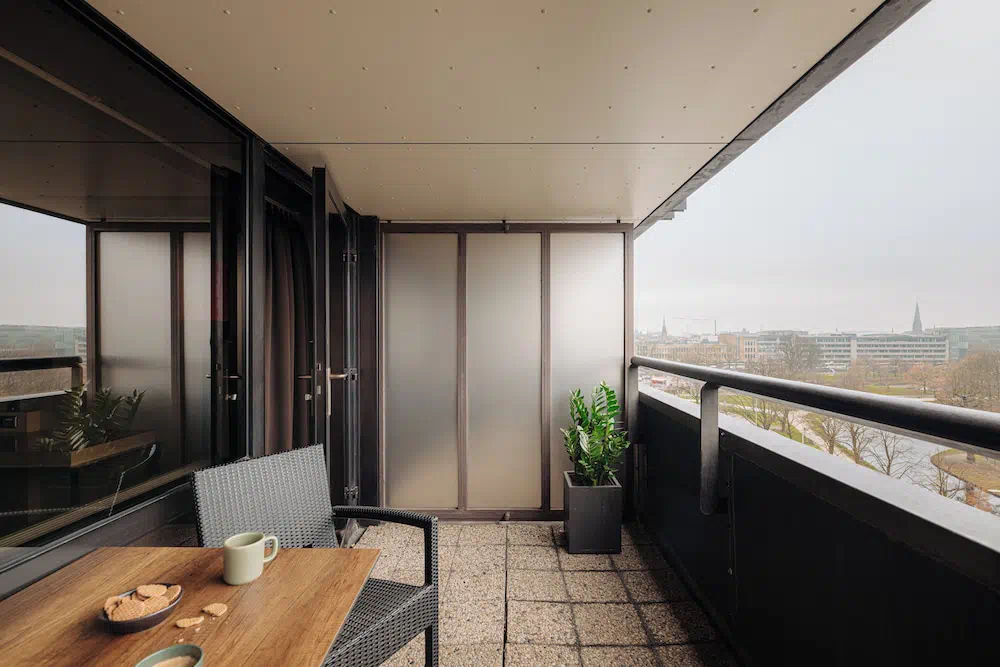 Leonardo Hotel Den Haag Babylon in The Hague - Property suite and interior view