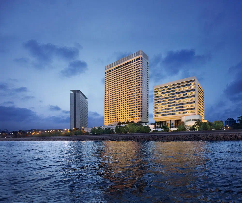 The Oberoi Mumbai - Exterior facade and main entrance