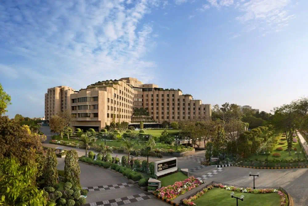 Itc Maurya A Luxury Collection Hotel New Delhi - Exterior facade and main entrance
