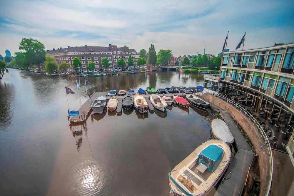 Apollo Hotel Amsterdam A Tribute Portfolio Hotel in Amsterdam - Guest room and accommodations Apollo Hotel Amsterdam A Tribute Portfolio Hotel in Amsterdam - Guest room and accommodations