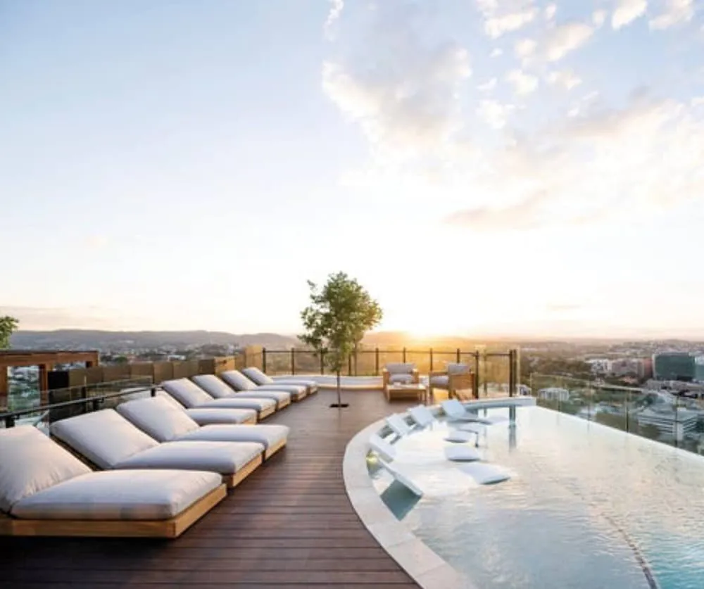 Top Floor Luxury Apartment Rooftop Pool Cbd - Exterior facade and main entrance