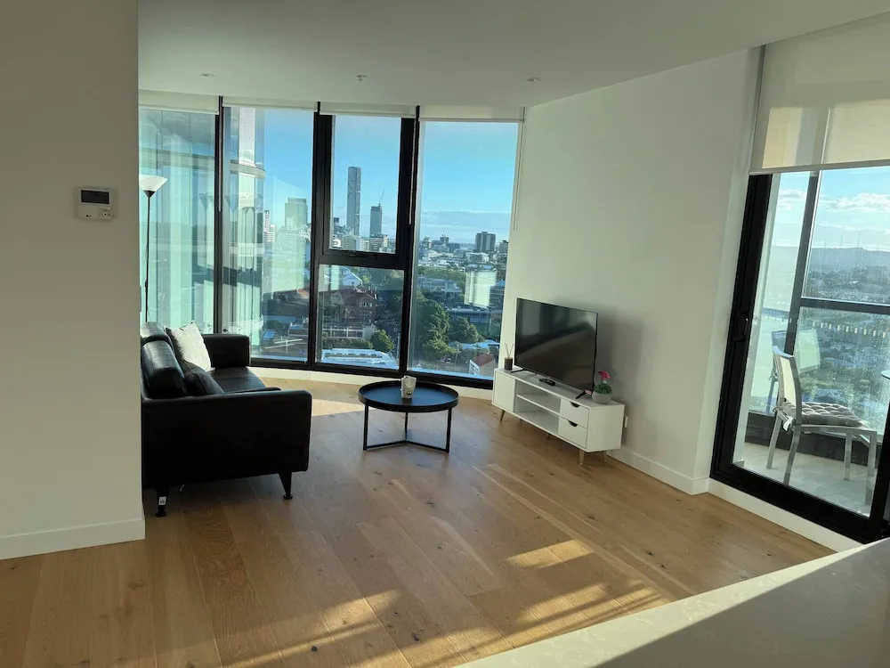 Top Floor Luxury Apartment Rooftop Pool Cbd - Property photo 11