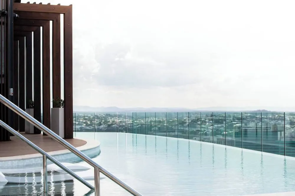 Top Floor Luxury Apartment Rooftop Pool Cbd - Property photo 12