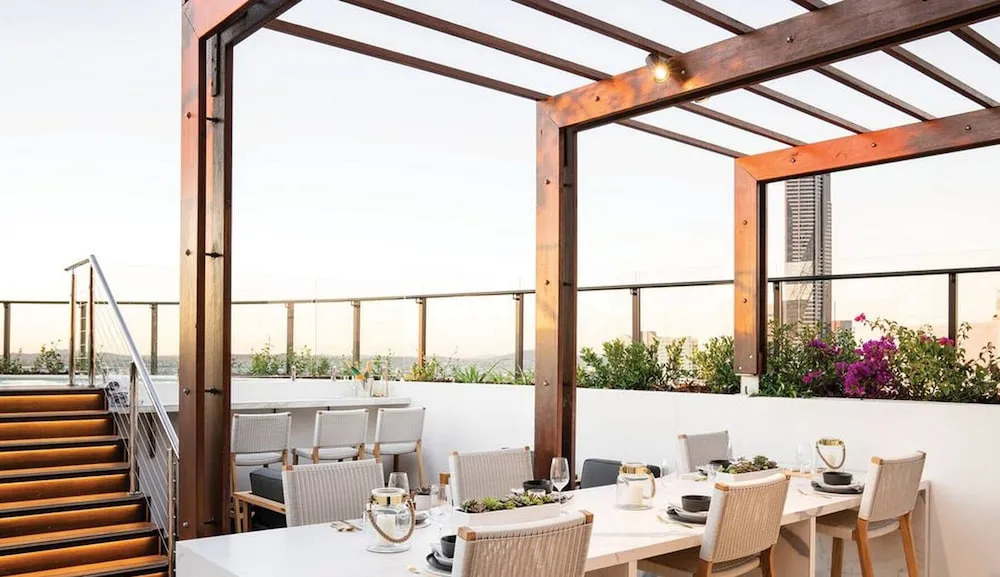 Top Floor Luxury Apartment Rooftop Pool Cbd - Property photo 13