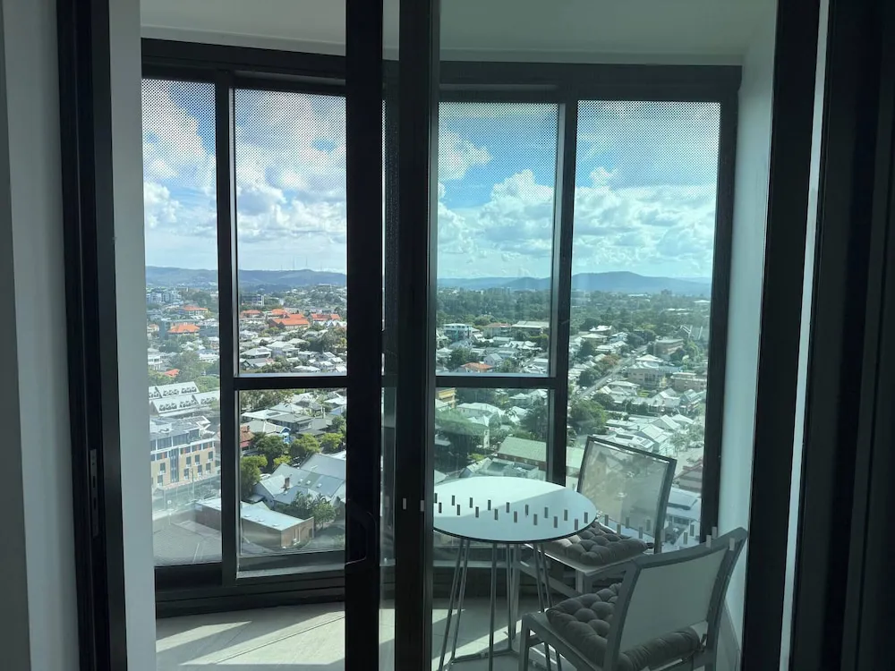 Top Floor Luxury Apartment Rooftop Pool Cbd - Dining area and restaurant