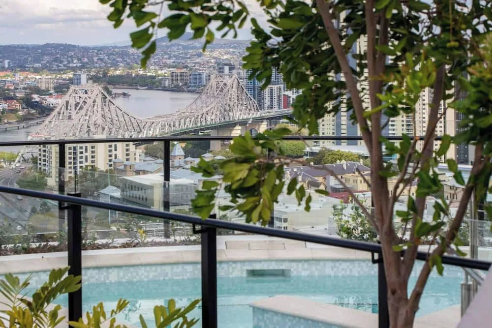Top Floor Luxury Apartment Rooftop Pool Cbd - Property suite and interior view