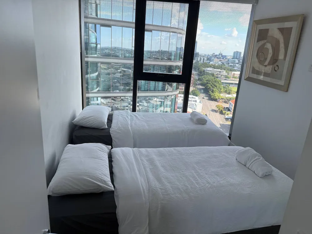 Top Floor Luxury Apartment Rooftop Pool Cbd - Property photo 7