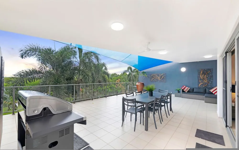 Zen Saltwater Retreat Balcony Pool Seaview - Exterior facade and main entrance