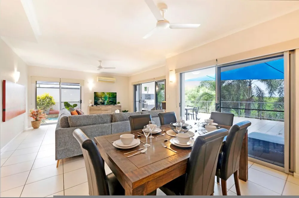 Zen Saltwater Retreat Balcony Pool Seaview - Dining area and restaurant