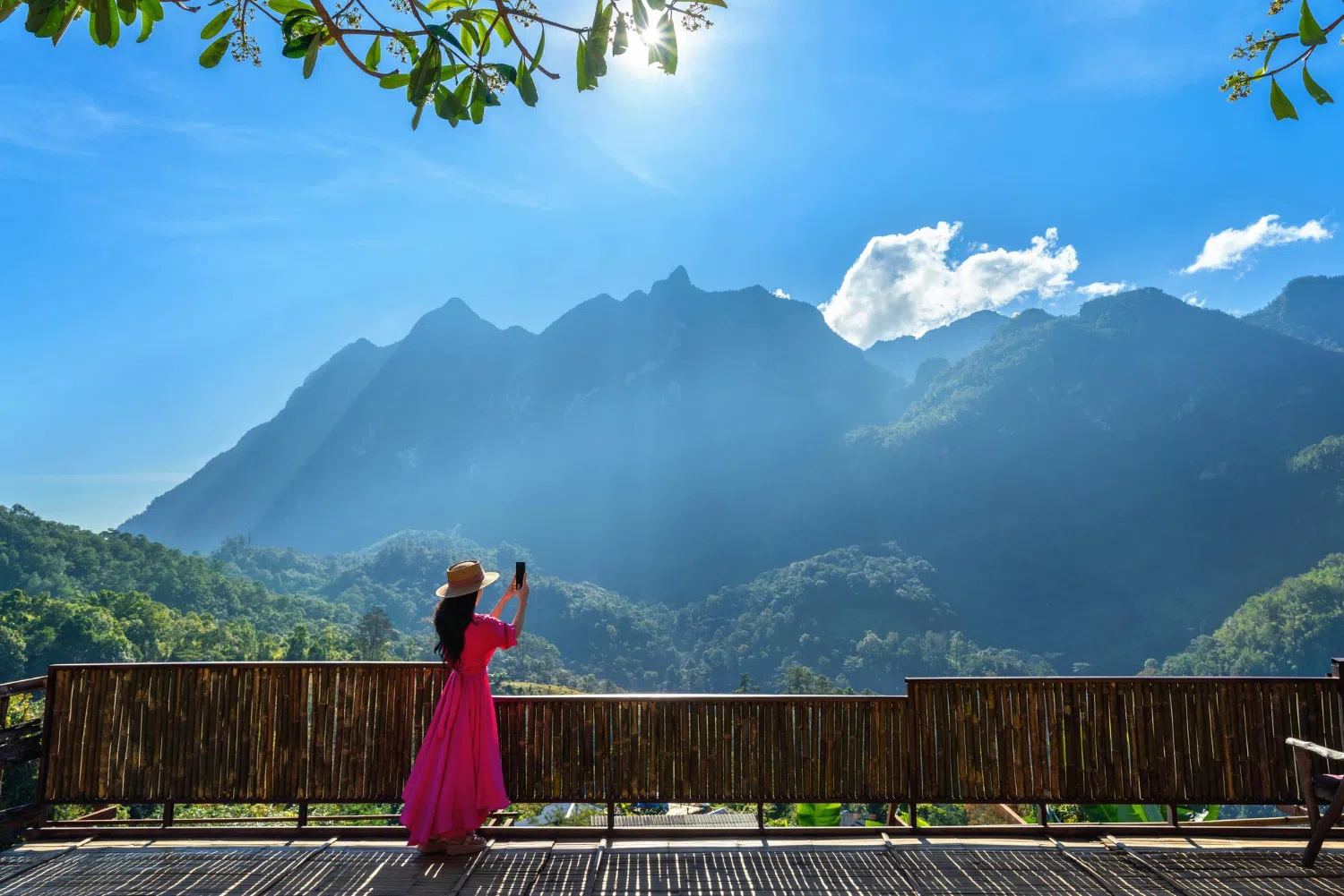 Travelling Alone? 20 Best Solo Travel Destinations in India and Abroad